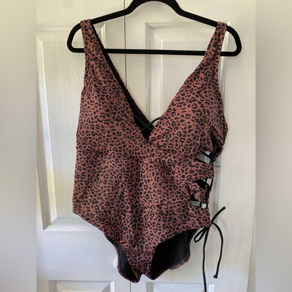Ashley Graham One Piece Cut Out Swimsuit. Size 20W. NWT